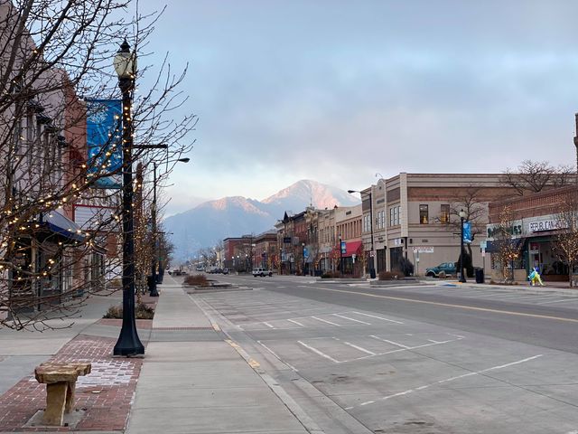 Downtown 2 - Victoria Newman Dingler 